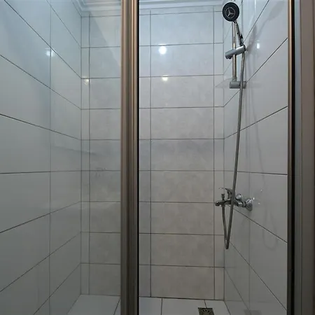 Yekta Atrium Two-room For Rent Just 350 Meters From The Sea In Mahmutlar, Comfortable Living By The Coast דירה אלאניה