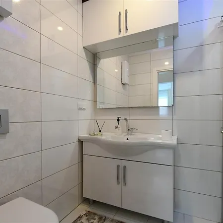 Yekta Atrium Two-room For Rent Just 350 Meters From The Sea In Mahmutlar, Comfortable Living By The Coast דירה *