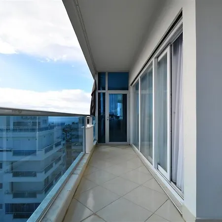 Yekta Atrium Two-room For Rent Just 350 Meters From The Sea In Mahmutlar, Comfortable Living By The Coast דירה אלאניה
